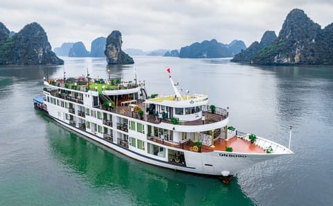Halong Bay Luxury Cruise 2 Days with Caving,Swimming,Kayaking