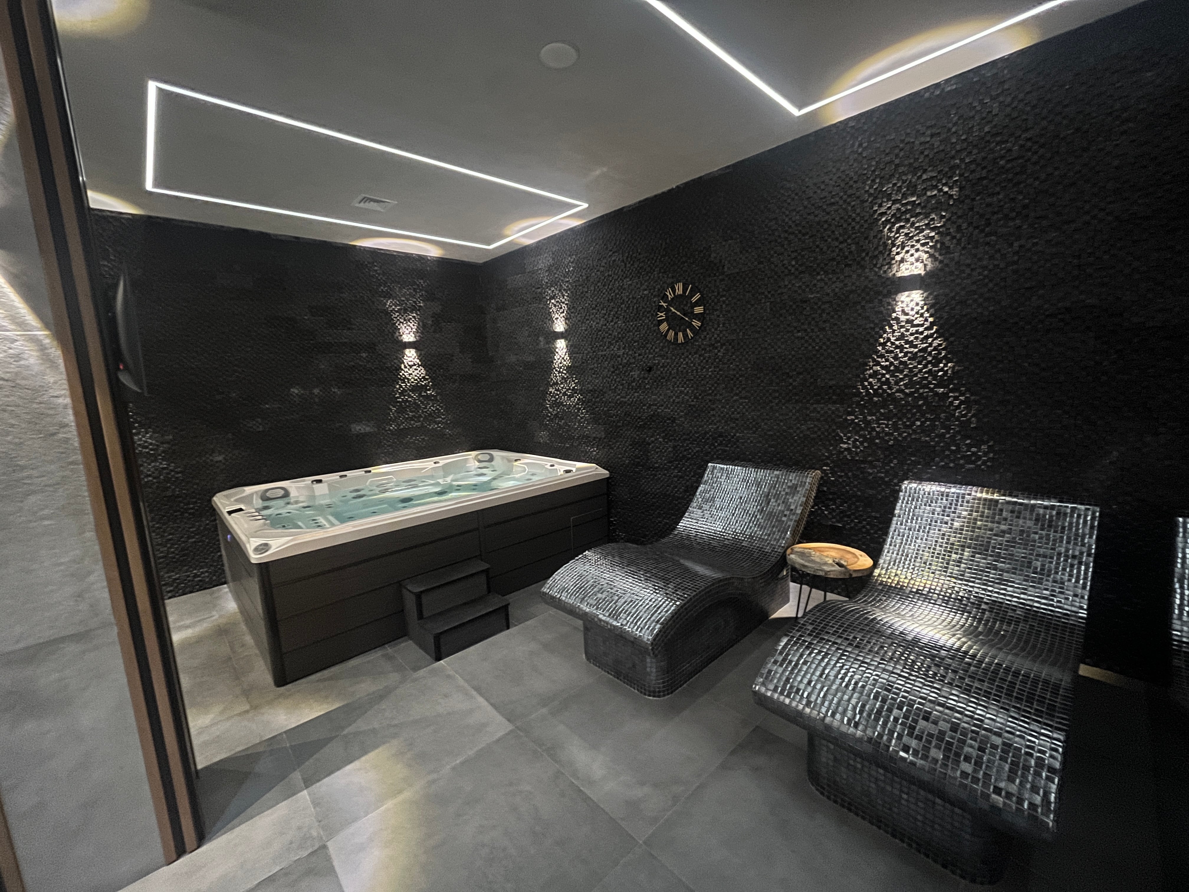 jakuzzi and heated Roman beds in Plovdiv ancient Spa