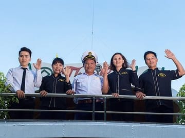 Deluxe Small Group Halong Day Tour Transfer by Hightway Limousine
