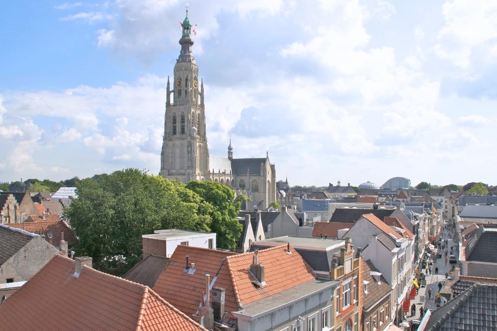 View from the sky of the Grote Kerk during the outdoor detective tour game by Qugato.
