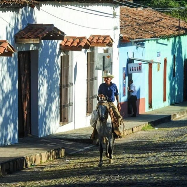 Private Arrival Transfer – El Salvador International Airport to Decameron Hotel