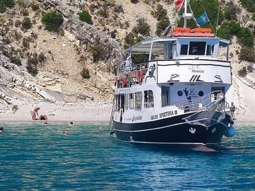 Ithaca Cruise with Swim Stops at Scenic Beaches in Sami