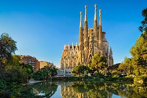 Barcelona Highlights + Sagrada Familia, Park Güell and La Pedrera