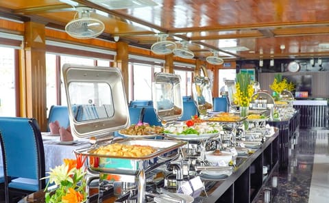 Halong Bay Day Cruise with Buffet Lunch and Kayaking Experience