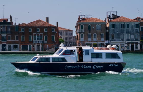 Private speedboat transfer from Marco Polo Airport to Venice