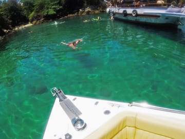Sailing Tour to Lopes Mendes Beach in Angra dos Reis
