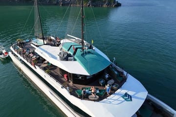 Luxurious Day Tour of Halong and Lan Ha Bay from Hanoi