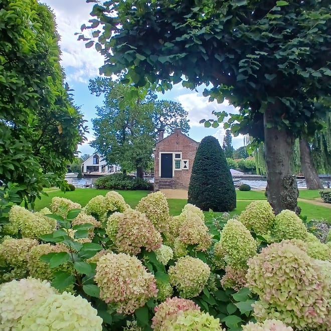 Weesp & Loenen aan de Vecht Private Tour – Premium Car & Official Guide 9