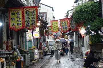 Brunch Walking Tour along Suzhou's Historic Pingjiang Road