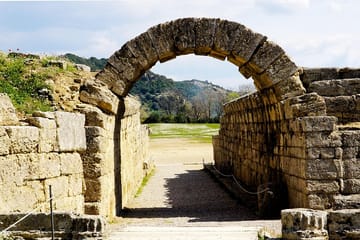 5 Days Private Tour: Meteora – Delphi – Olympia & Argolida