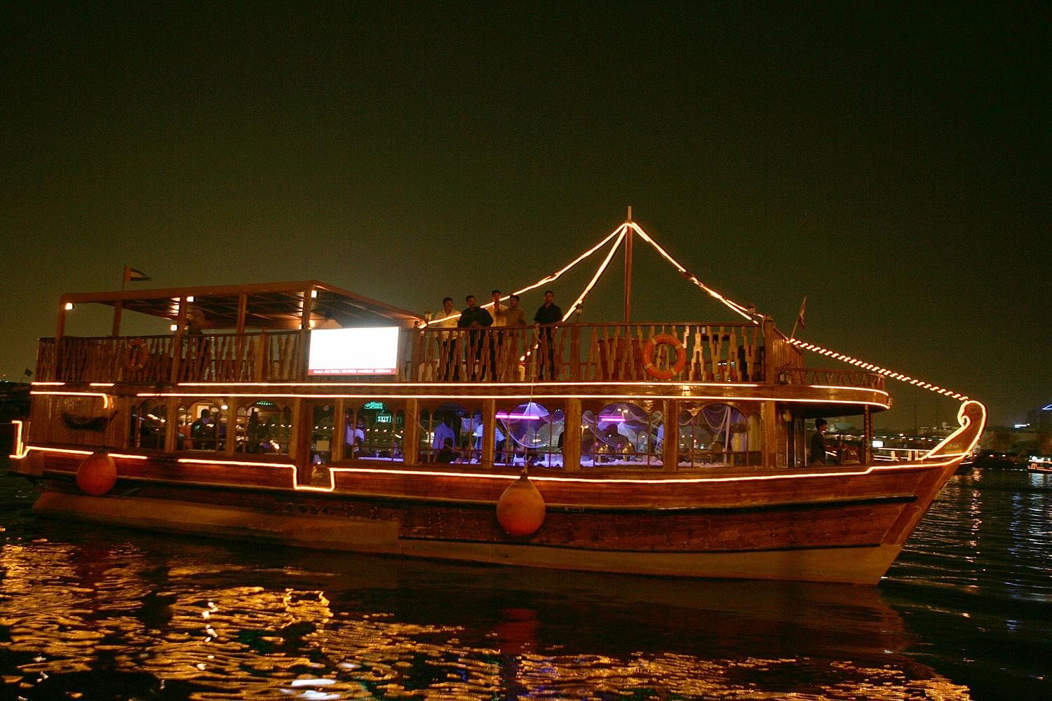 Dhow Cruise Dinner with Daytur