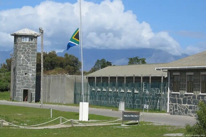 3 Days Private Tour: Cape point, Table Mountain & Robben Island  2