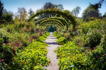 Day Trip to Giverny: Explore Monet's Residence from Paris
