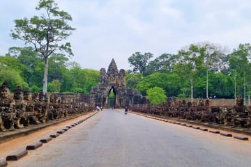 Private 2-Day Guided Tour of Angkor Temples in Siem Reap