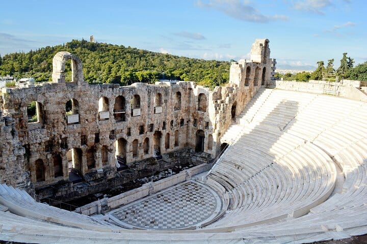 This place, which literally means "high city", can be considered the most representative of the Greek Acropolis. It was built for defensive purposes but also a place to worship the Greek gods.