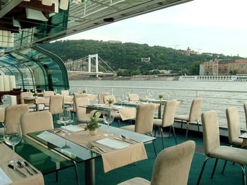 Budapest City Tour with Danube River Cruise Experience