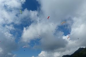 Hanoi Sky Tour: Paragliding