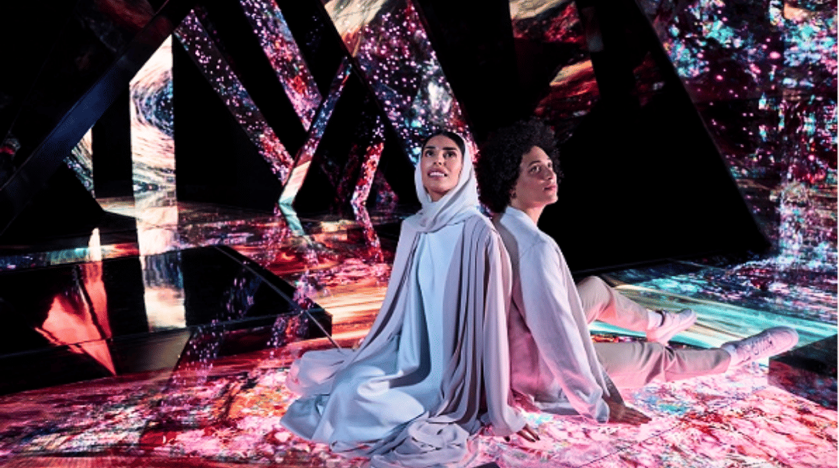 Dubai Dazzle Package – Sky View – AYA Universe – Luxury Dinner Cruise – Day For Your Memory