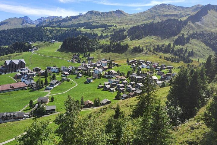 4 Days Swiss Alps Tour Zermatt, Jungfrau Region and Hidden Gems