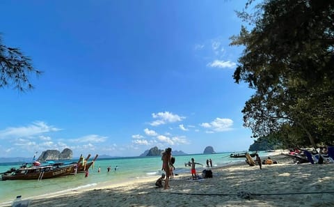 Lanta 4 Islands Longtail Boat Tour with Snorkeling and Lunch