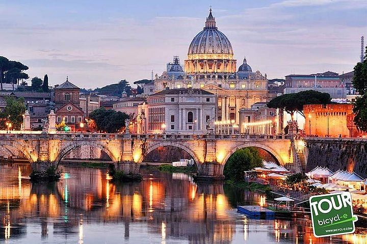 Magical Sunset Bike Tour of Rome’s Iconic Landmarks and Hidden Gems