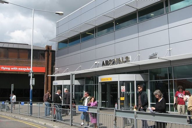 Private transfers between London City Airport - London Luton Airport 5