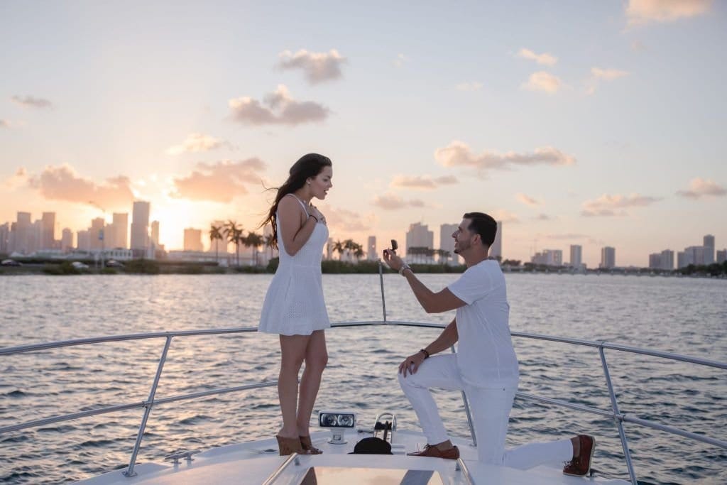 Dubai: Luxury Shared Yacht Tour with Breakfast or BBQ – Explore Iconic Dubai from the Sea