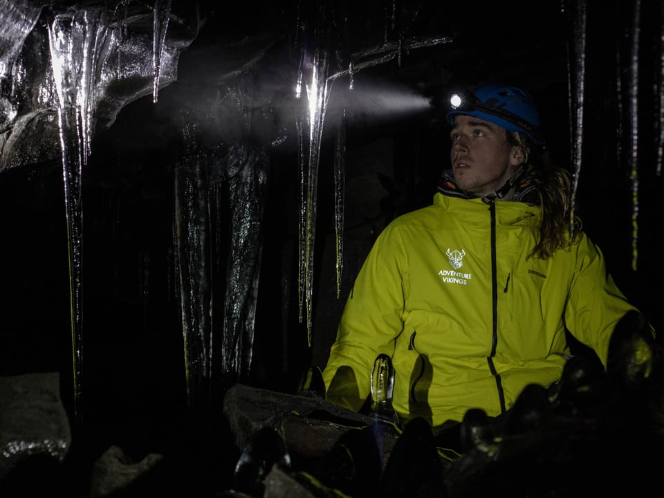 Private Silfra Snorkeling & Leidarendi Lava Tunnel - with underwater photos — Adventure Vikings
