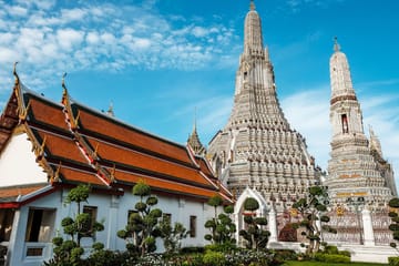 Thai Costume Walking Tour at Wat Arun in Bangkok