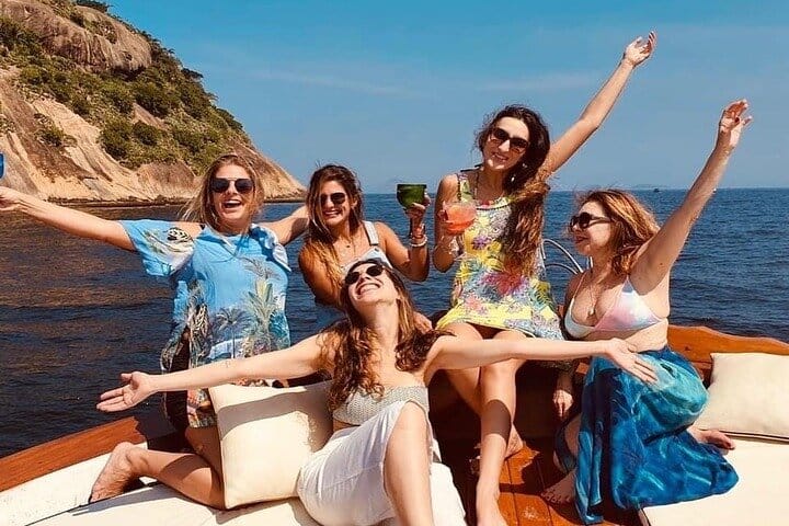 Sail, Sizzle, and Sip: Your Ultimate Private Boat Tour in Rio