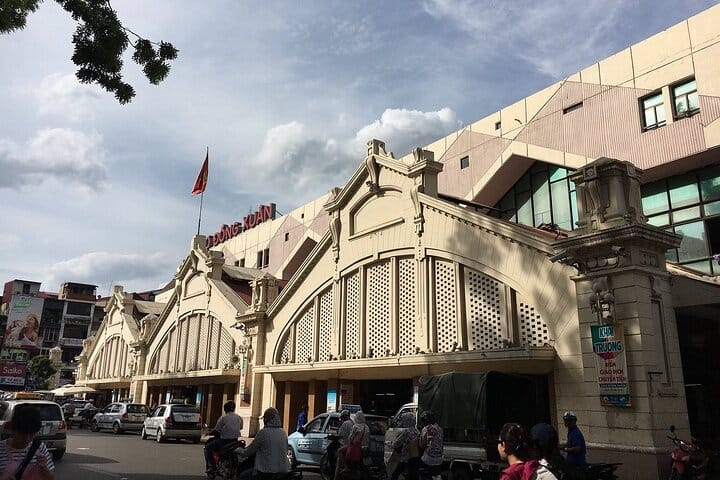 Hanoi City Walking Tour with Local Guide and Train Street