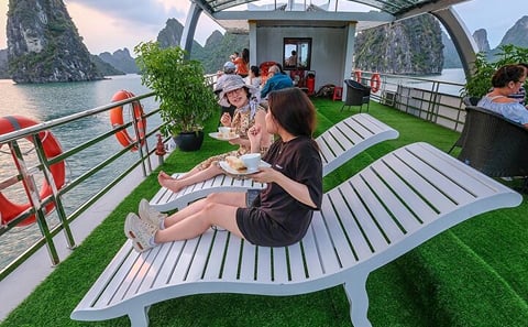 Luxury Day Cruise in Halong Bay from Hanoi for Small Groups