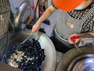 Wuhan Local Food Walking Tour: Hot Dry Noodles to Lotus Soup