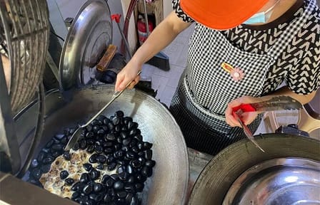 Wuhan Food Walking Tour: Taste Hot Dry Noodles and Lotus Soup