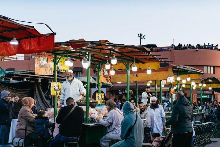 Evening in the Medina – Magical Atmosphere Feel the charm of Marrakech’s private medina tour as lights, scents, and sounds blend into an unforgettable evening.