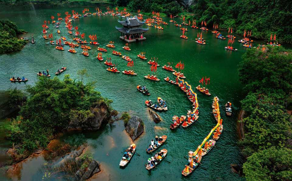 Day Tour to Trang An Complex and Pagodas from Hanoi