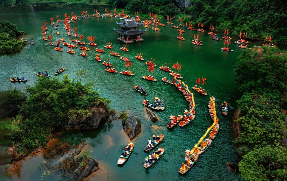 Day Tour to Trang An Complex and Pagodas from Hanoi