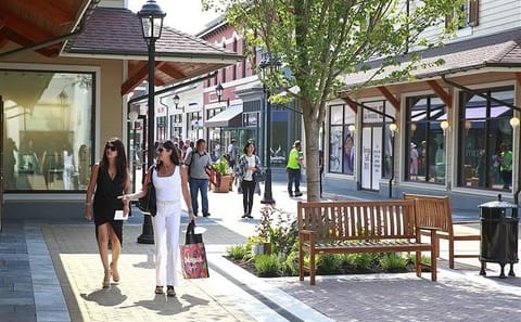 Private Shopping Tour at McArthurGlen Outlet in Vancouver