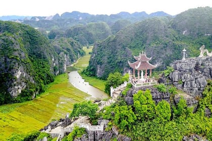 Ninh Binh 2 days 1 night in Bungalow: Hoa Lu-Mua Cave -Tam Coc-Bike-Cuc Phuong