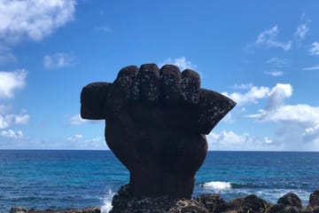 4-Day Adventure Tour of Easter Island with Hotel and Dinner Show
