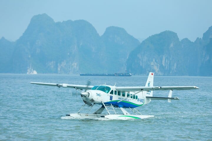 25 Minutes Scenic Halong Seaplane from Hanoi Transfer Expressway