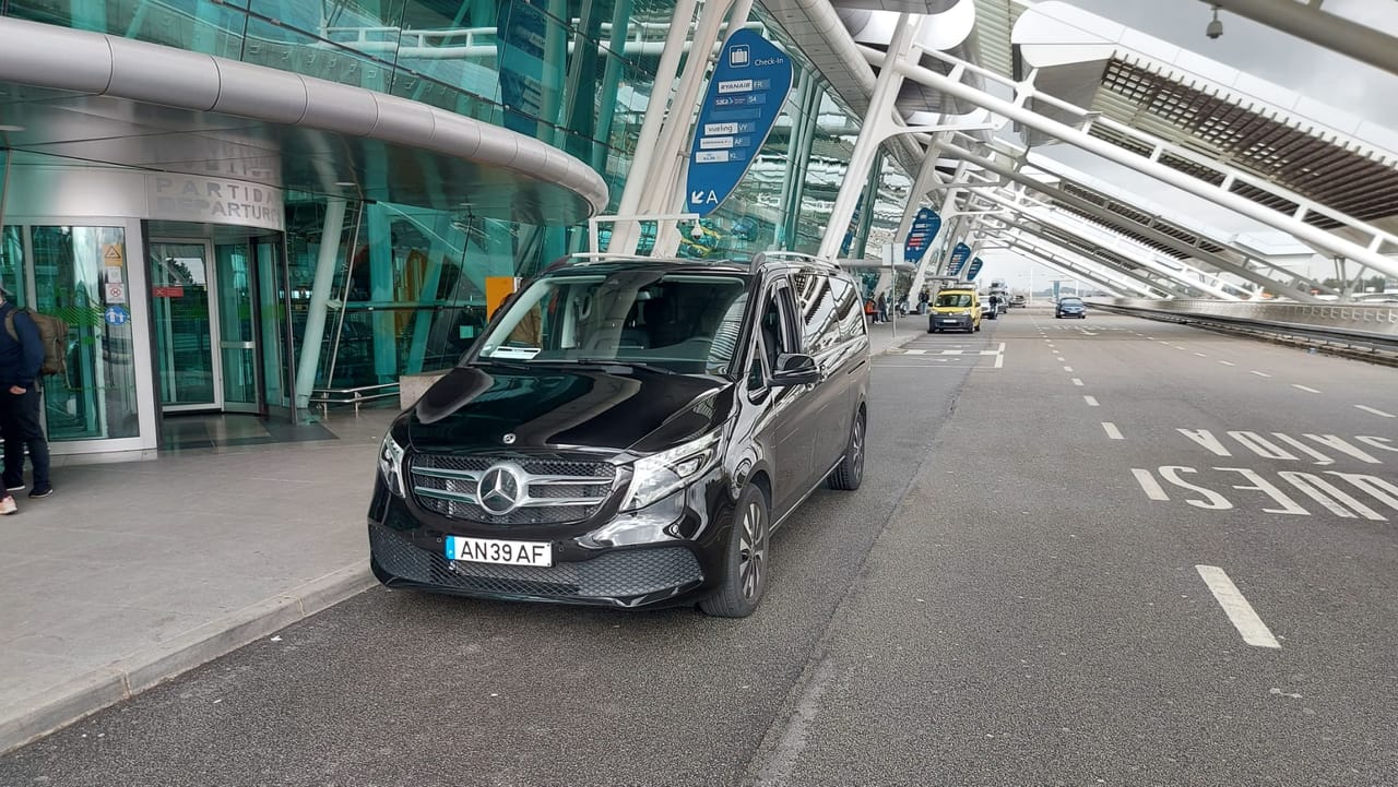 Private Chauffeur by the Hour in Porto – 20 km Included per Hour 10