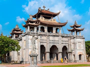 Phat Diem Catheral and Tam Coc Private Day Tour from Hanoi
