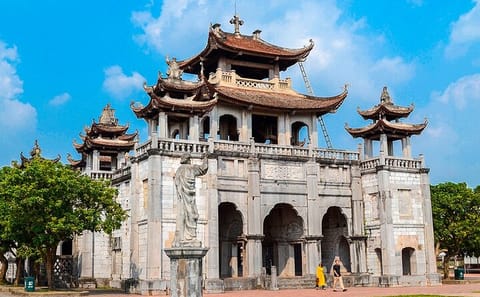 Phat Diem Catheral and Tam Coc Private Day Tour from Hanoi