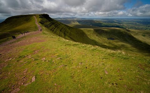 Cultural Day Trip from Cardiff to Crickhowell and Tintern Abbey