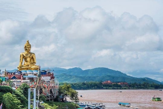 Chiang Mai-Chiang Rai: White - Blue temple - Black Museum-Golden Triangle