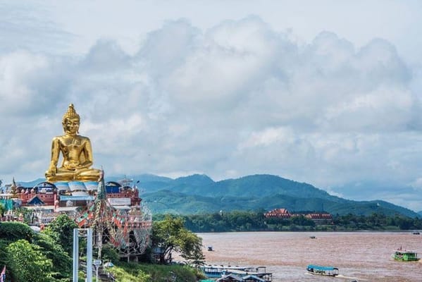 Chiang Mai-Chiang Rai: White - Blue temple - Black Museum-Golden Triangle