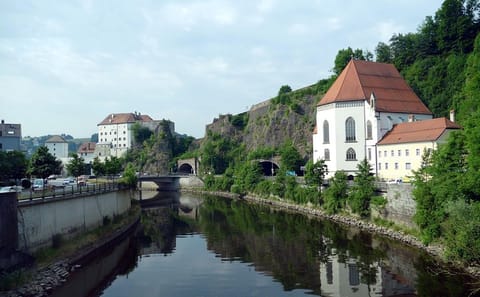 Inn River Walking Tour in Passau with Scenic City Views