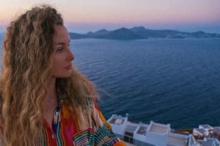 Santorini Sunset Cruise: Catamaran Adventure with Dinner & Drinks