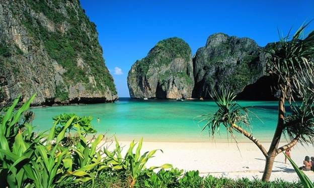 PHUKET: Join Tour PHI PHI ISLAND BY LUXURY BOAT (VIP Silver Seat) with LUNCH 9